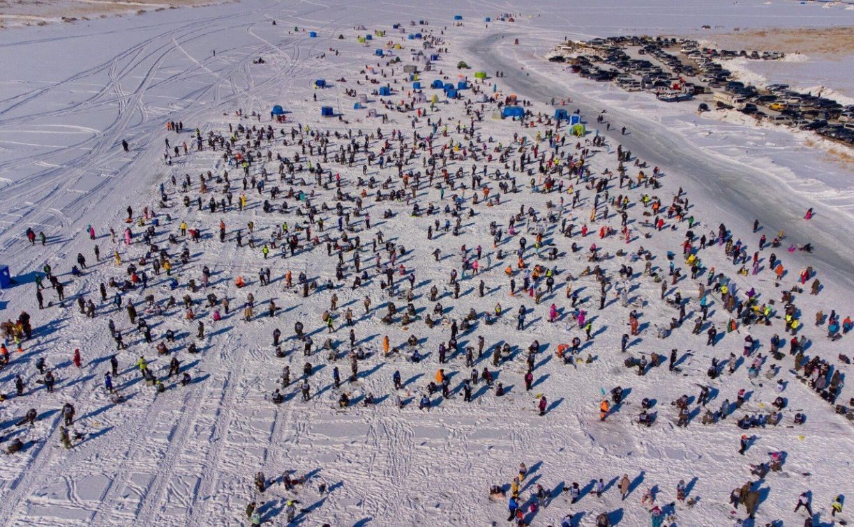 Концерт в стиле ретро сыграют рыбакам на соревнованиях "Сахалинский лёд-2024"