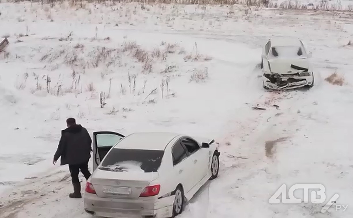Пасха близко: водитель на Сахалине старательно разбил своё авто об другое на глазах у обомлевших соседей