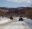 Завершается расчистка водоотводной системы вдоль автодороги Южно-Сахалинск - Синегорск