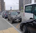 "Где ГАИ?": автомобилисты из ЖК "Уюн" в Южно-Сахалинске массово блокируют остановки 