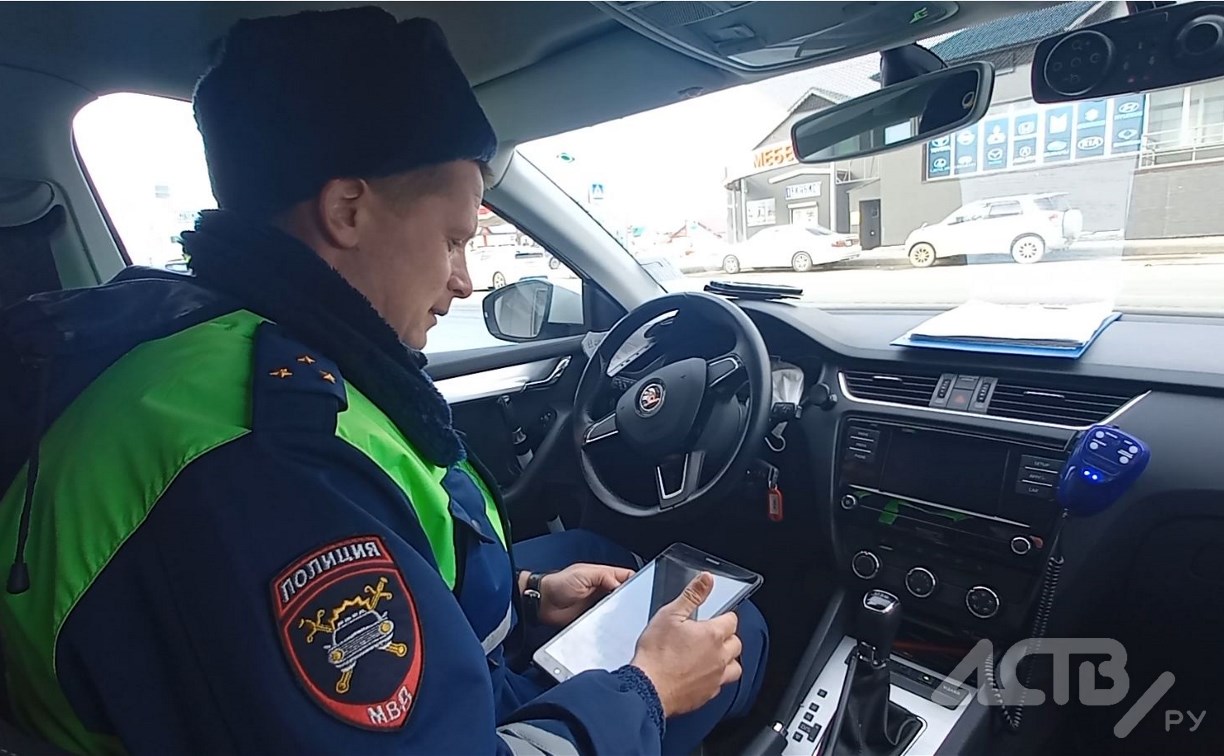 У курильчанина забрали права и автомобиль за то, что пьяным ездил вперёд-назад