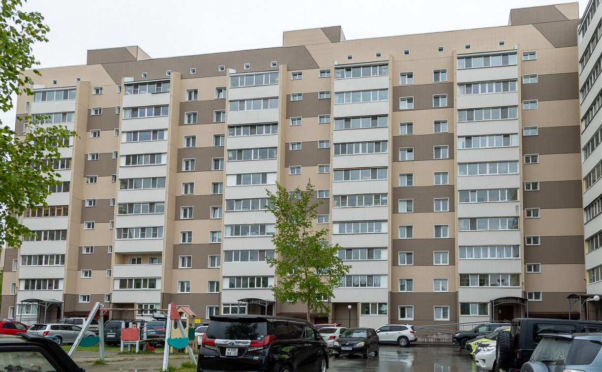   Промывка системы, подвоз воды: ситуация на пр. Победы в Южно-Сахалинске на контроле администрации