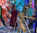 Сахалинские нивхи на выставке "Россия" показали, как танцуют во время "Медвежьего праздника"