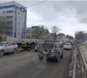 Сто литров дизтоплива вылились на дорогу в результате столкновения универсала и грузовика в Южно-Сахалинске (ФОТО)