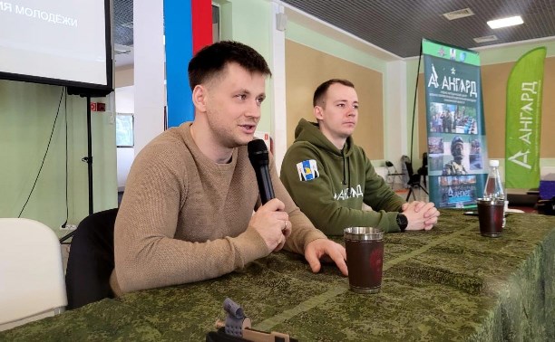 Ветеран СВО встретился с будущими призывниками в центре для одарённой молодёжи "Сахалинтех Алаид"