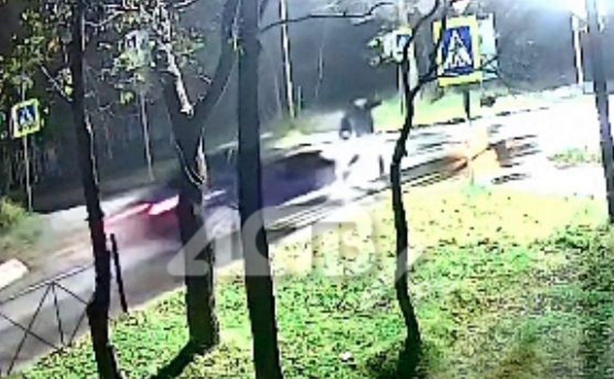 От удара тело пролетело по воздуху больше десяти метров: в Охе утром сбили пешехода