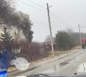 Появились кадры горящего частного дома в Огоньках