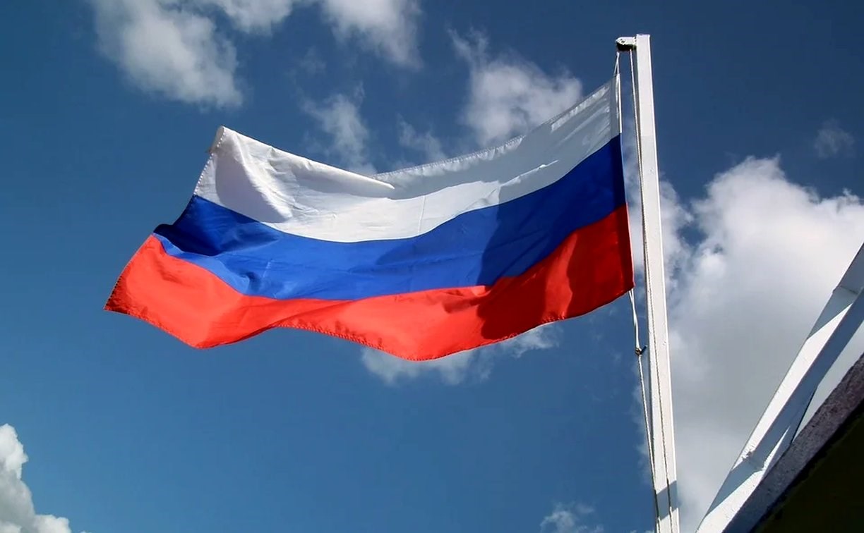 За одну ночь цены на российские флаги в магазине Южно-Сахалинска выросли в три раза
