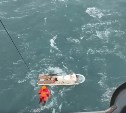 Пострадавшего мужчину на маломерном судне спасли сотрудники МЧС на Сахалине