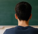 Почему тысячи подростков не ходят в школу: Минпросвещения раскрыло свежие цифры