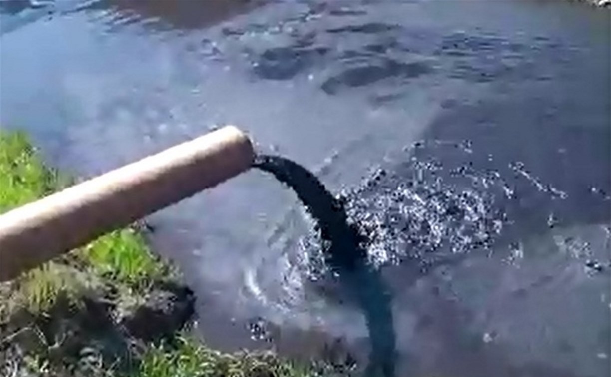 Потоки чёрной жижи засняли на видео на Сахалинской ГРЭС-1