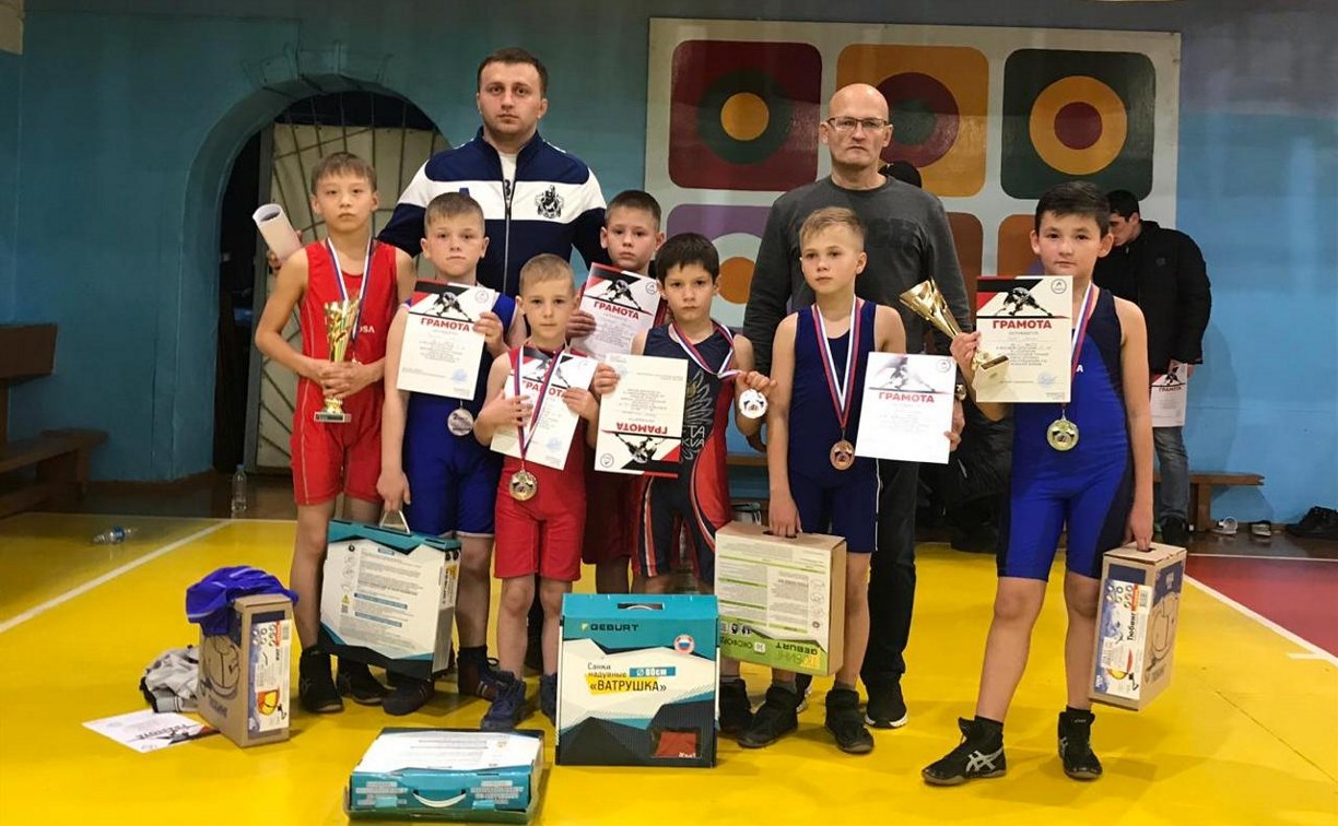 Сахалинские борцы вольного стиля завоевали семь медалей дальневосточного турнира во Владивостоке