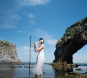 В клипе "Рыба-остров Сахалин" в каждом прекрасном месте острова сыграли на разных инструментах