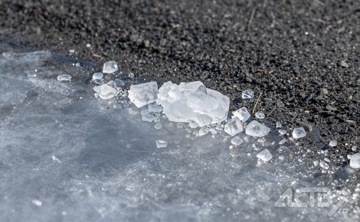 Сахалинец поскользнулся на территории организации и получил травму