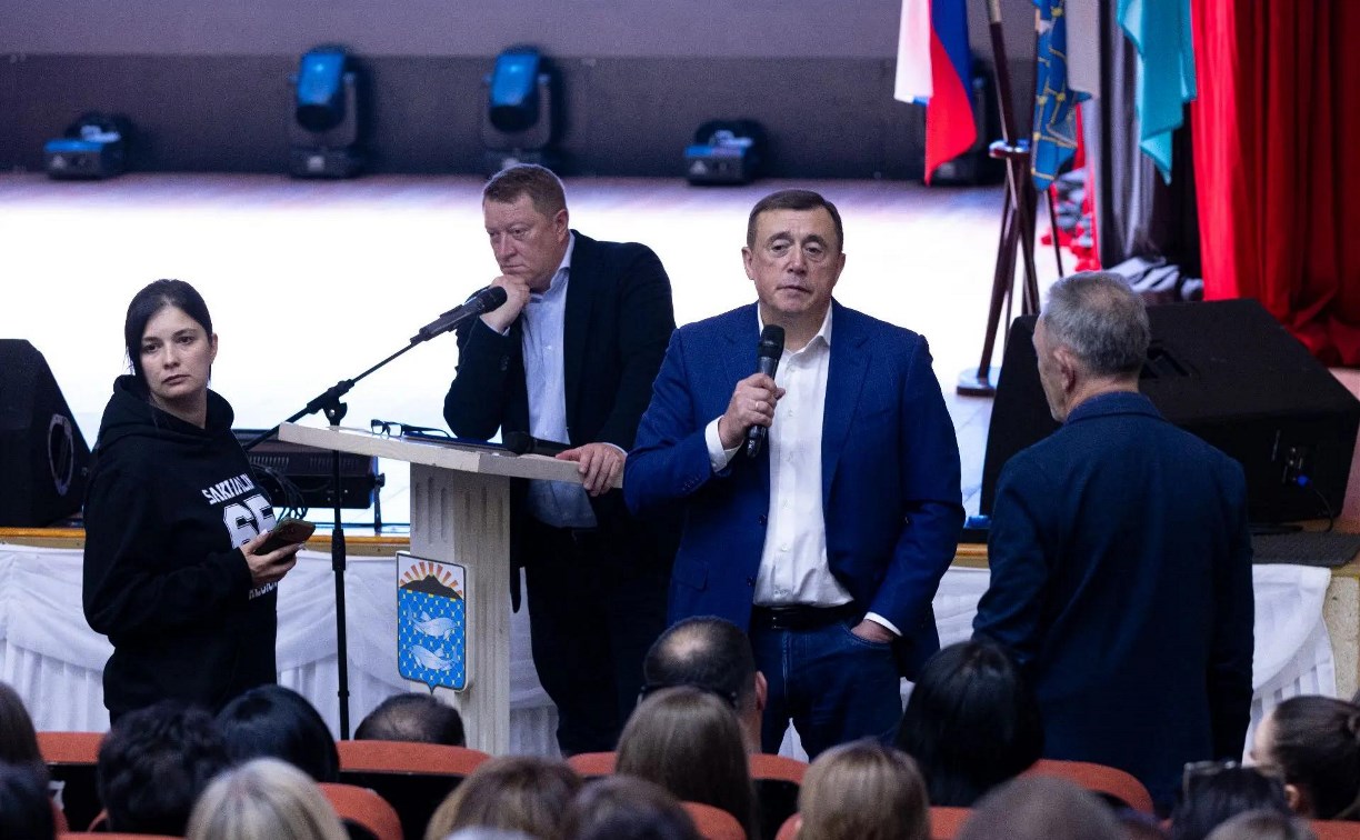 Валерий Лимаренко ответил на вопросы жителей Южно-Курильска 