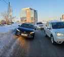 Очевидцев столкновения грузовика и седана ищут в Южно-Сахалинске