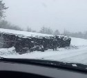 Большегруз с углем опрокинулся на автодороге Углегорск - Шахтерск
