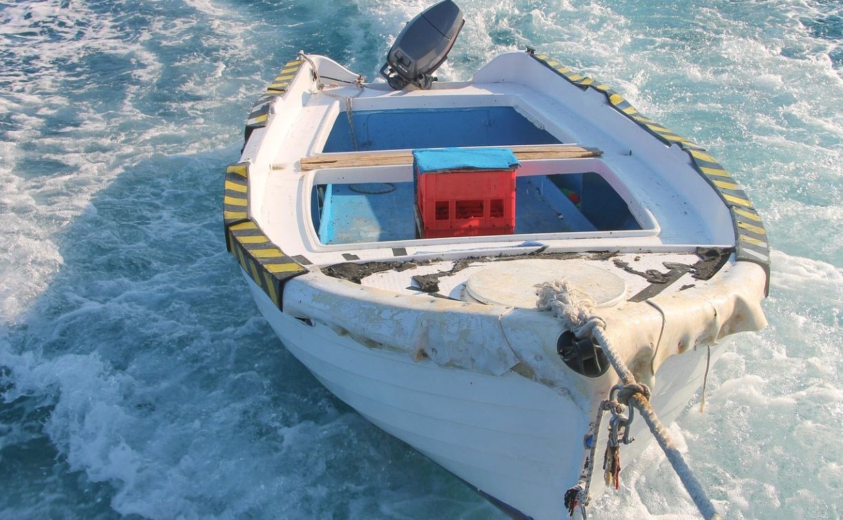 Сахалинец похитил на берегу моря лодочный мотор за 60 тысяч рублей