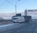 Два человека пострадали при столкновении грузовика и "скорой помощи" в Поронайске