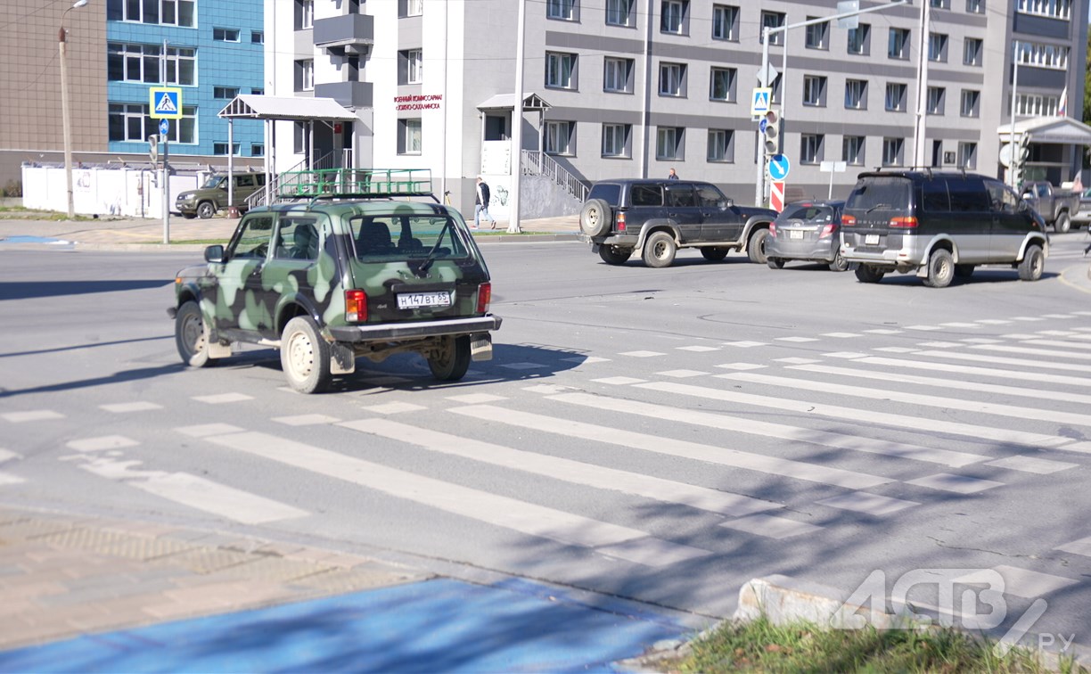Микроавтобус и "Лада" не поделили перекрёсток в Южно-Сахалинске