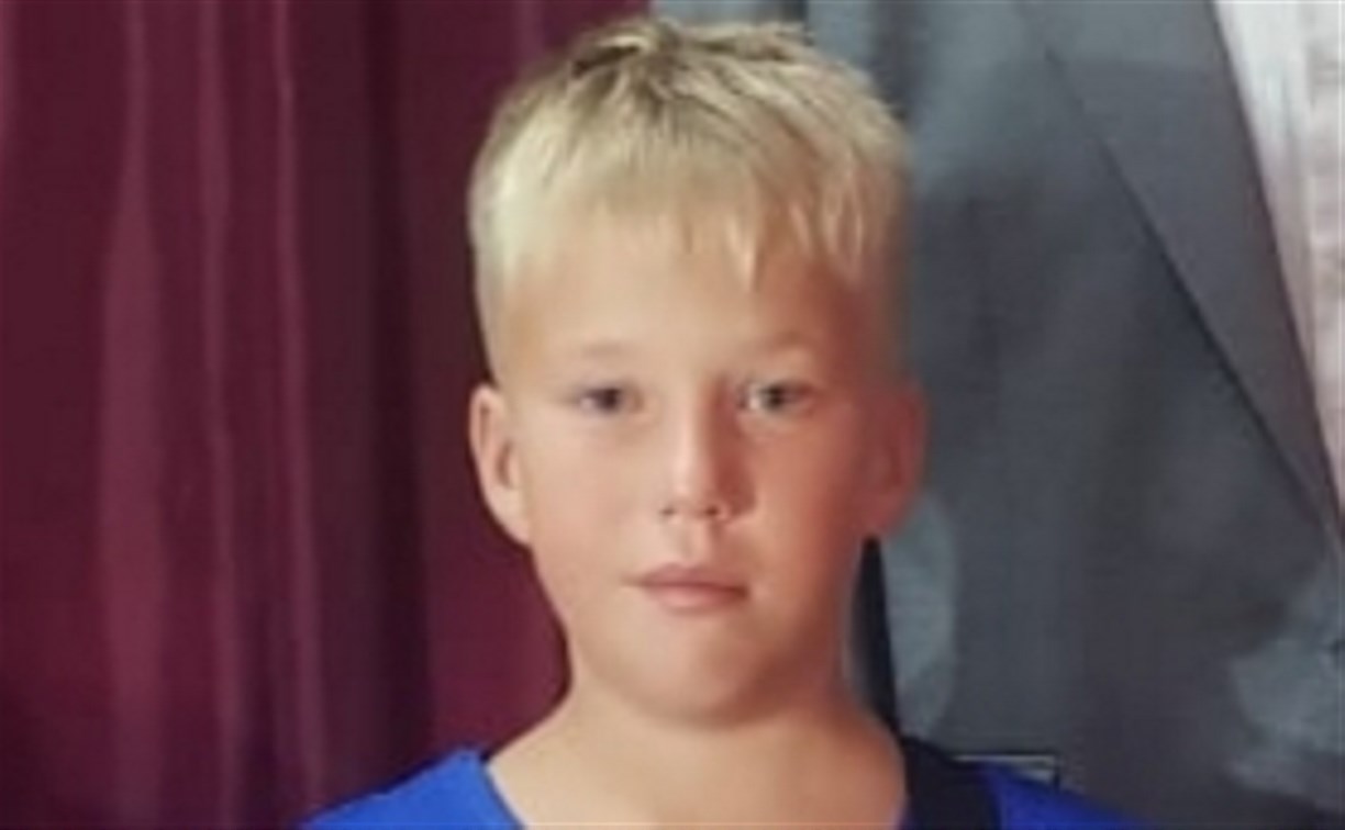 Десятилетний мальчик выбежал из школы без верхней одежды и пропал в Холмске