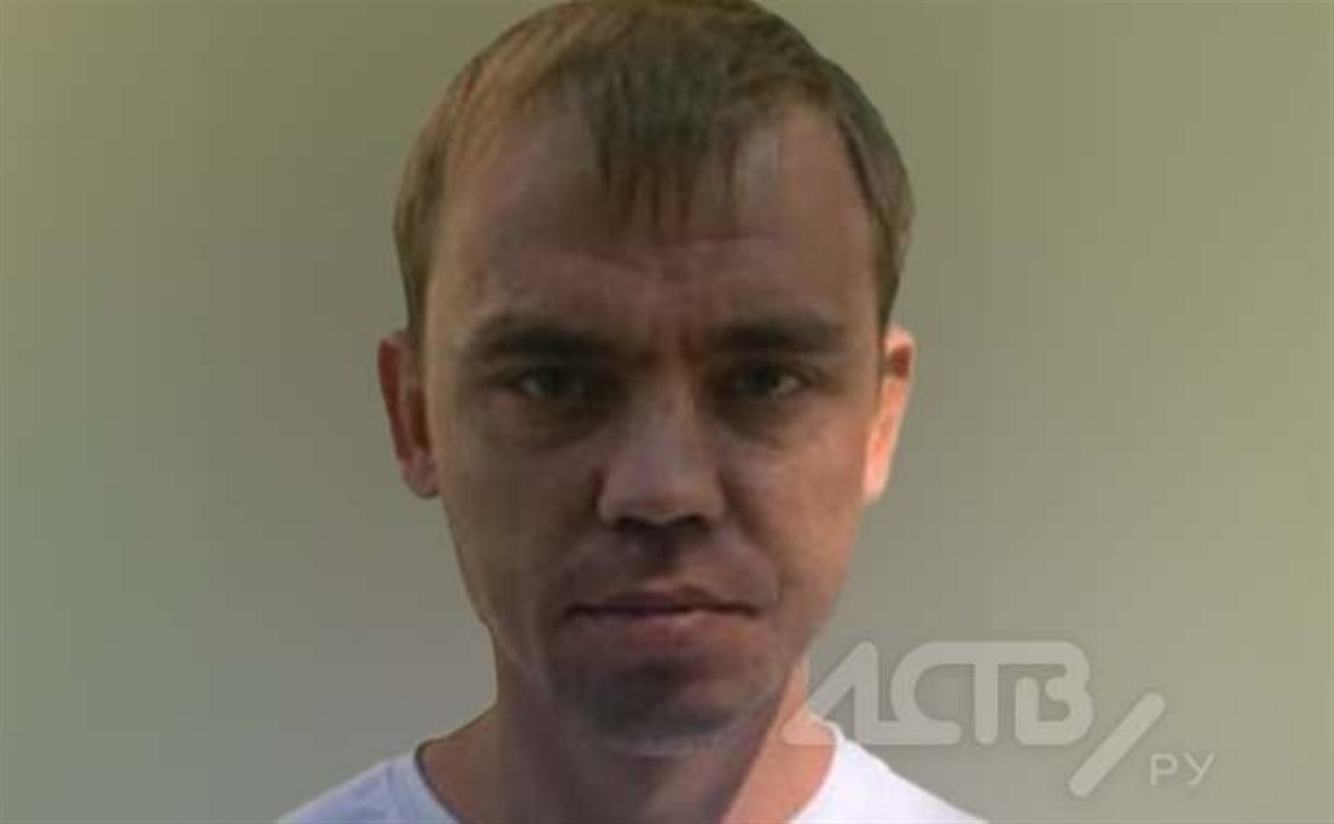 Подозреваемого в краже телефона у спящего знакомого ищет полиция Южно-Сахалинска