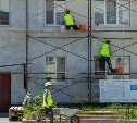 Кровли, фасады, сети: в Южно-Сахалинске капитально ремонтируют жилой фонд 