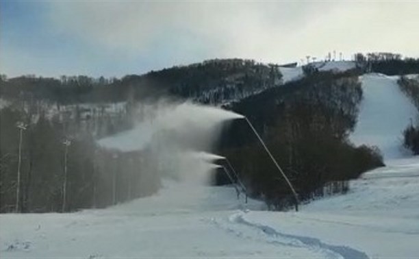 Готовим лыжи: на "Горном воздухе" началось искусственное оснежение трасс