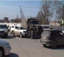 Военная машина столкнулась с легковой в Южно-Сахалинске 9 мая (ФОТО)