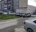 Две Тойоты сгорели во дворе в Южно-Сахалинске