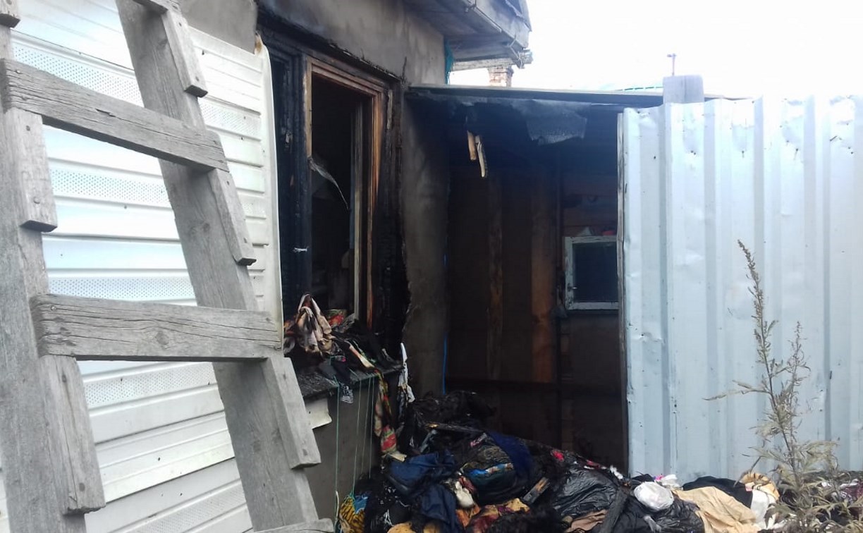 Пожар в жилом доме потушили на улице Маяковского в Южно-Сахалинске