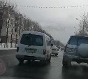 Микроавтобус сбил мужчину на пешеходном переходе в Южно-Сахалинске