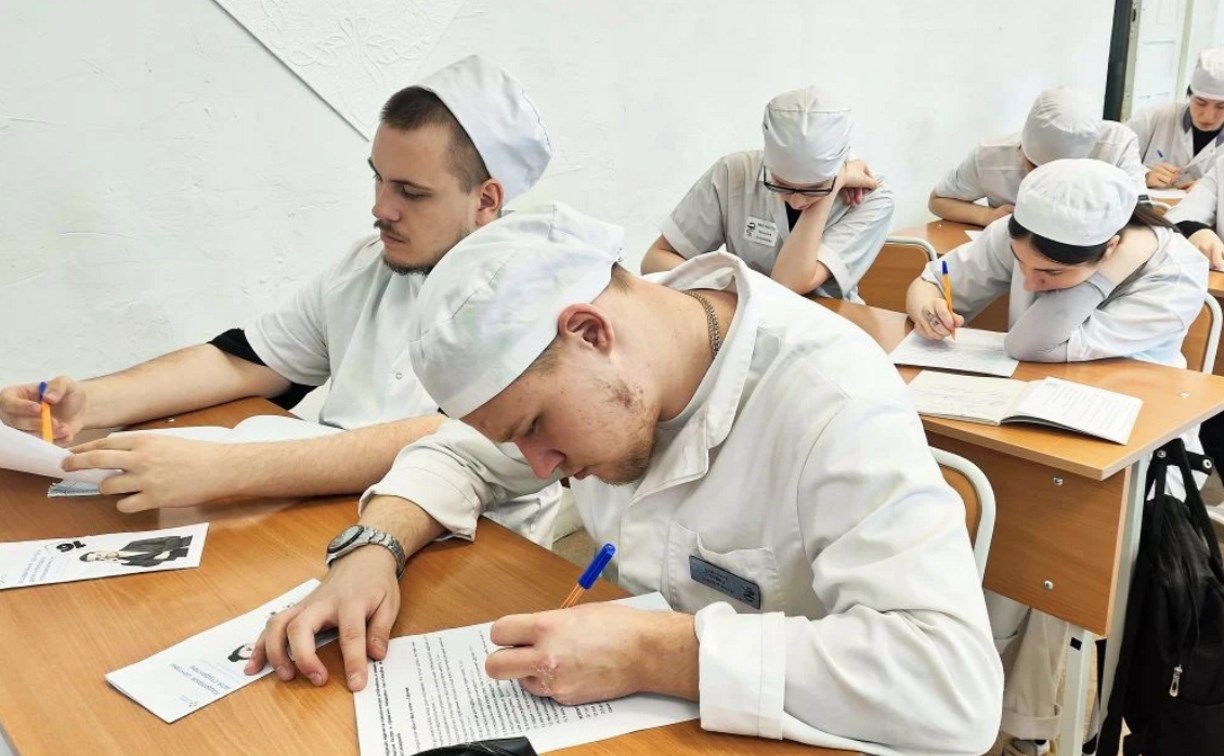 В Александровске-Сахалинском студентам-медикам рассказали, как начать собственное дело