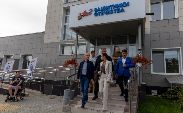 Сергей Кириенко и Валерий Лимаренко посетили филиал фонда "Защитники Отечества" в Сахалинской области