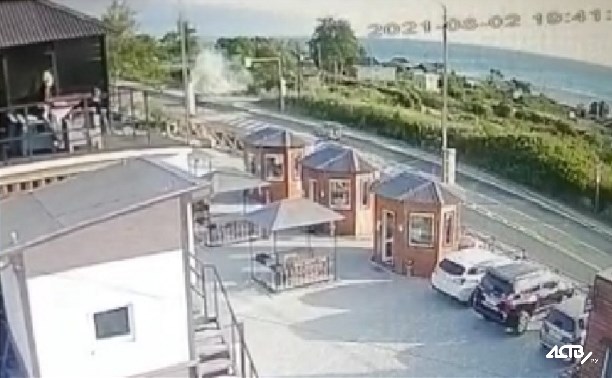 Машину на скорости вынесло с дороги в Третьей Пади