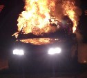 Три человека пытались спасти автомобиль от огня в Долинском районе