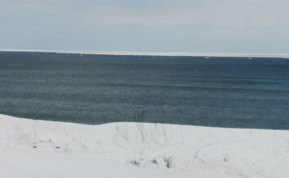 "Смогут ли теплоходы пробиться?": льды окружили Курильские острова