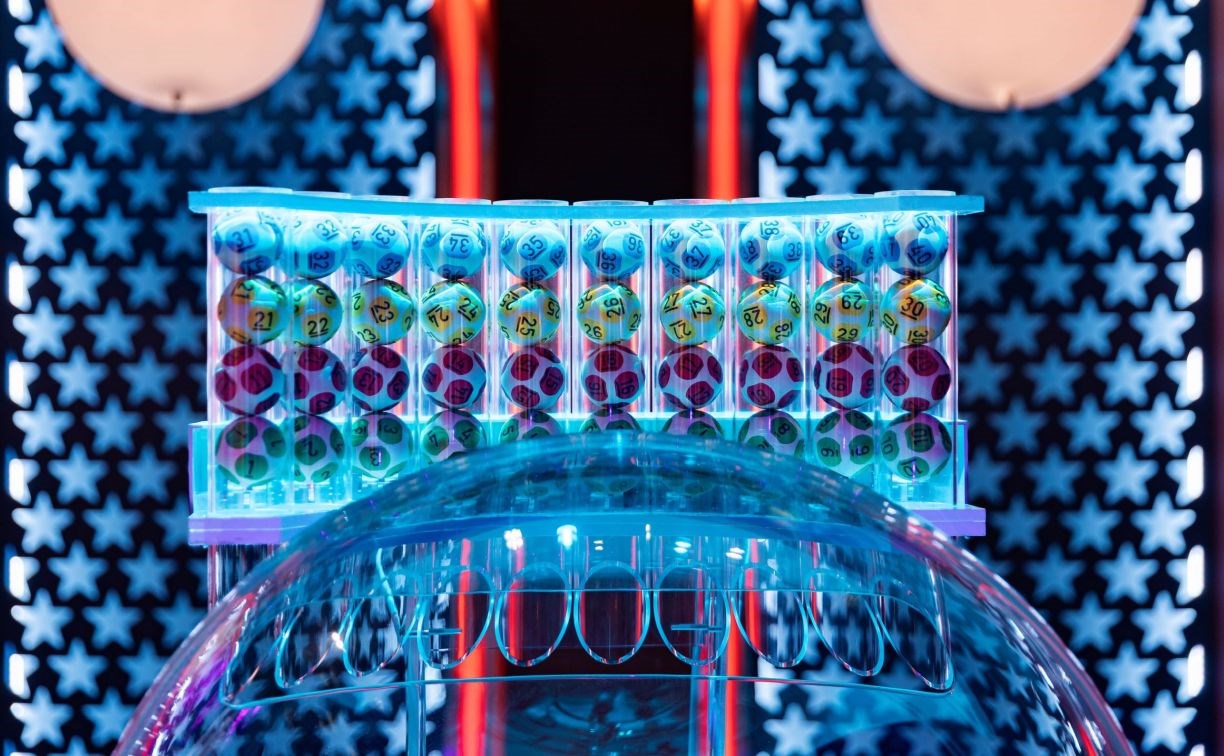 Двое жителей Сахалинской области выиграли в лотерею миллионы рублей