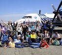Школьники посетили кабину пилотов самолета в аэропорту Южно-Сахалинска