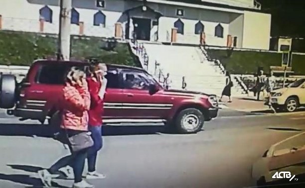 Кроссовер сбил пятилетнюю девочку в Холмске