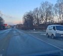 "Перед туристами стыдно": сахалинка пожаловалась на большегрузы, которые пачкают охотскую трассу