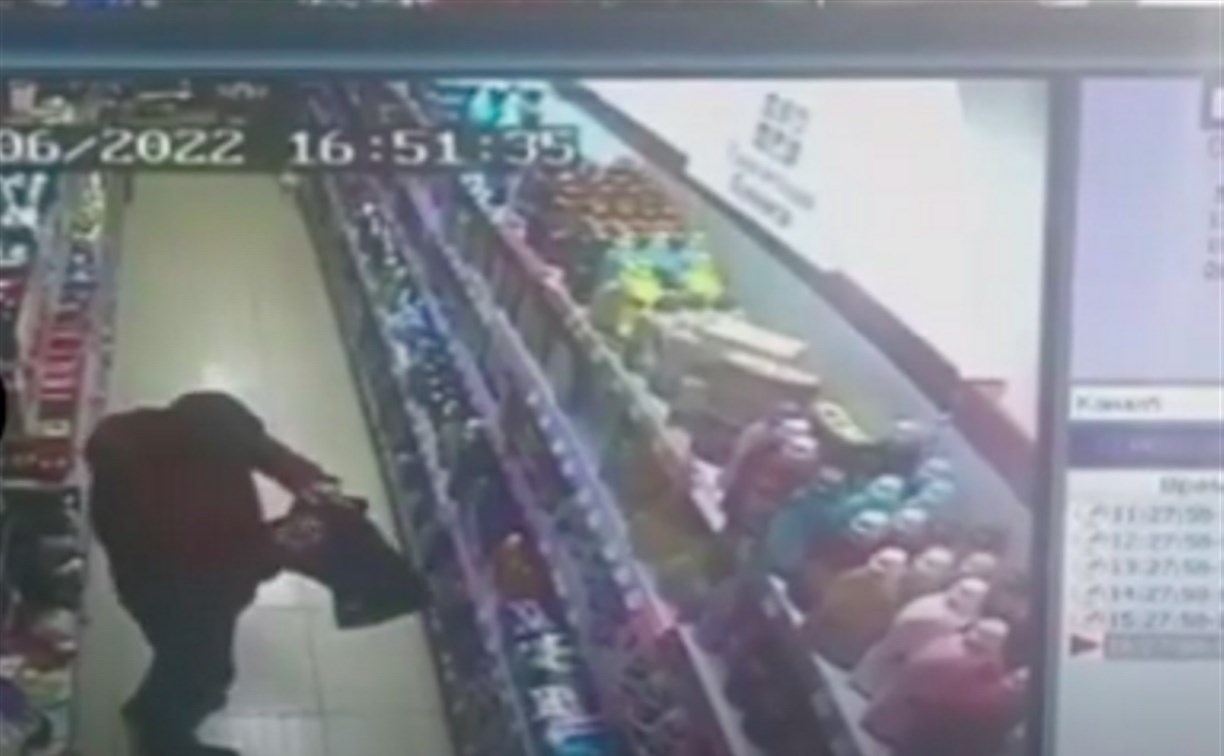 Непорядочный мужчина обокрал магазин "Порядочный" в Южно-Сахалинске