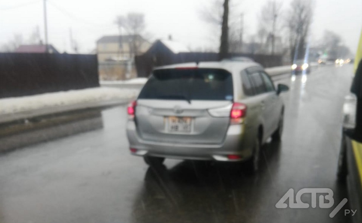 Мужчина пострадал при столкновении Toyota Corolla и УАЗика в Южно-Сахалинске