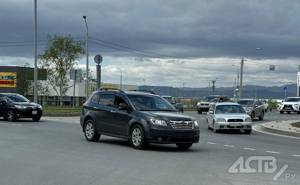 Очевидцев столкновения Subaru Tribeca  и Toyota Land Cruiser Prado ищут в Южно-Сахалинске