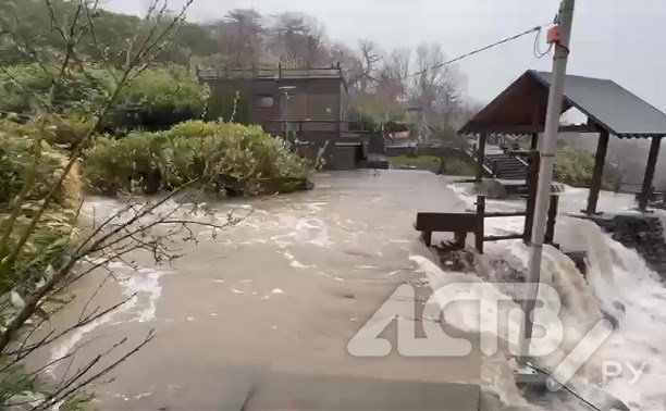 Поток воды бушевал на термальных источниках: Курильский район пережил сильные дожди