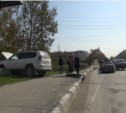 Вежливость водителей в автоколонне обернулась боком для внедорожника и легковушки в Южно-Сахалинске