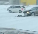 Два автомобиля столкнулись перед «Сити Моллом» в Южно-Сахалинске