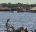 Тонущий в реке автомобиль попал на видео в Поронайском районе