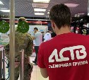 Люди в масках изымают морепродукты в двух магазинах и в столовой в Южно-Сахалинске