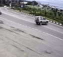 "Осторожно, беспилотник": в Корсакове джип без водителя самостоятельно отправился в сторону моря